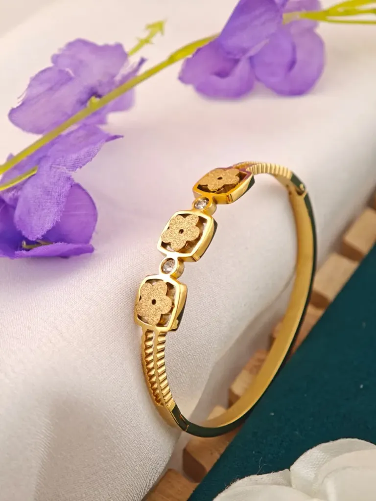 Women Kada